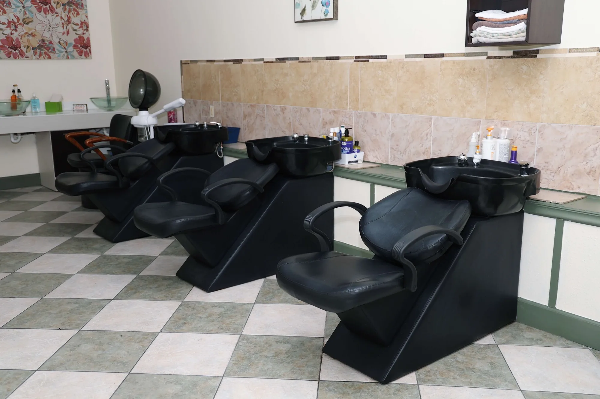 Shampoo and wash stations at Kani Salon Suites in Casselberry, Florida